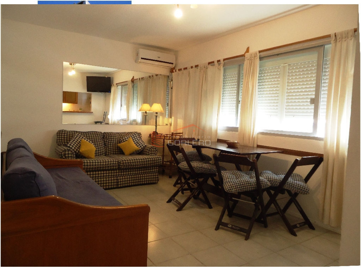 Apartamento en Punta del Este, Península, a pasos de playa mansa, brava y Terminal - GOR2066A