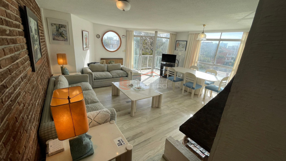 Apartamento   en Punta del Este, Península 3 dorm más dependencia garage - GOR25528A