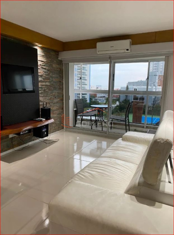 Venta y Alquiler de Apartamento en Punta del Este, Excelente Edificio con todos los servicios, piscina interior climatizada todo el año - GOR27701A