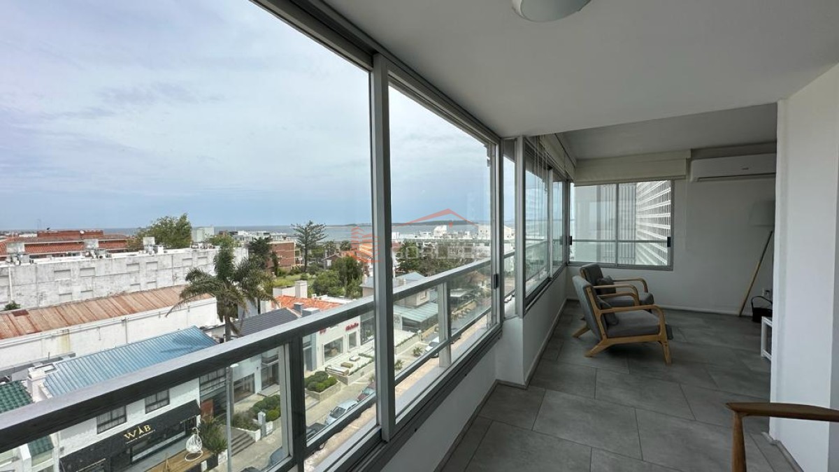 Alquiler de Apartamento en Punta del Este, Península. Excelente planta de 80 m²con vista