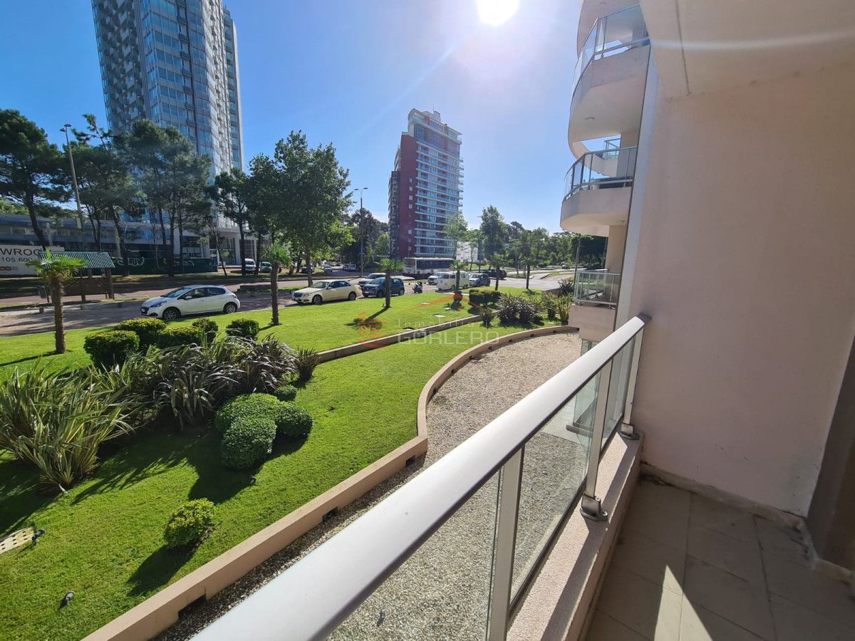 Apartamento en Venta en Punta del Este, de 2 dormitorios en Roosevelt  - GOR26740A