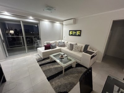 Venta y Alquiler de Apartamento en Punta del Este, Mansa, Complejo frente a la playa