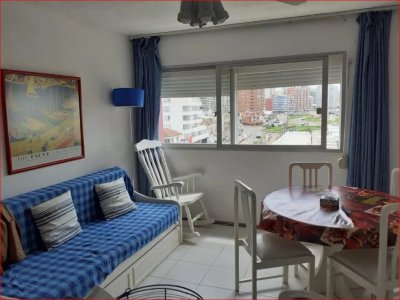 Venta y Alquiler de Apartamento en Punta del Este, Excelente opción a metros de la playa y terminal