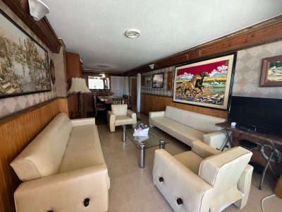 Apartamento en venta,  Paradas 1 Punta del Este, frente al mar *3 DORMITORIOS
