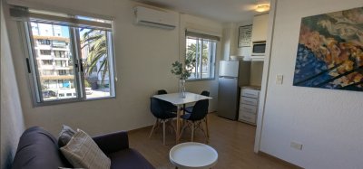 Apartamento en Venta en Peninsula - Punta del Este, Excelente ubicación a 1 cuadra de Gorlero, Bajas expensas, con garage