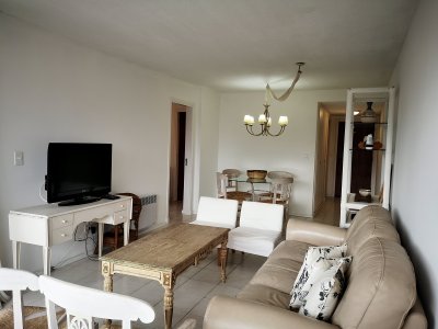 Venta de Apartamento en Punta del Este,  Avda Chiverta a metros de la playa brava y mansa