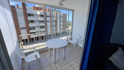 Alquiler INVERNAL y VENTA  - Apartamento de 3 dormitorios y garage en edificio frente al mar