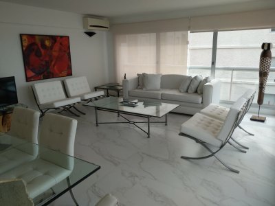 Apartamento de 2 dormitorios en venta y alquiler en Punta del Este, Península. RECICLADO