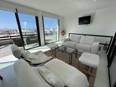 Venta y alquiler temporal de apartamento en Punta del Este, Península Ph, con muy linda vista al mar, 3 dormitorios 2 baños, piscina