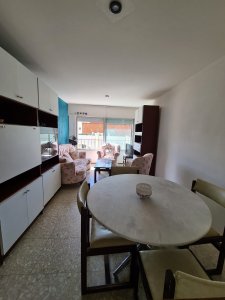 Apartamento en venta en Punta del Este, en torre en Peninsula, 1 y medio dormitorio con cochera, a menos de 100 mts playa brava