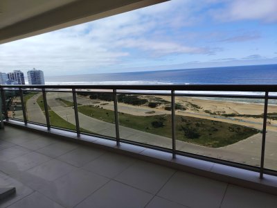 EXCELENTE UNIDAD PREMIUM, EN LA BRAVA FRENTE AL MAR CON AMENITIES 