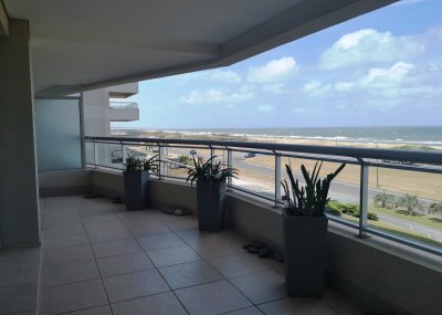 Punta del Este, Primera línea en Brava - Venta  y alquiler de Apartamento  3 dormitorios