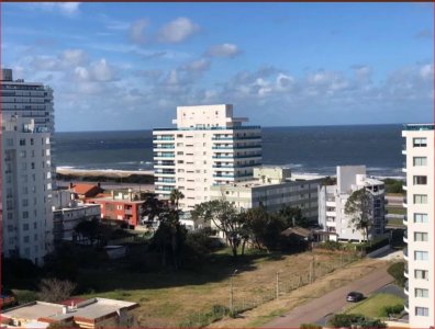 Venta y Alquiler de Apartamento en Punta del Este, Brava próximo al mar, Excelente orientación