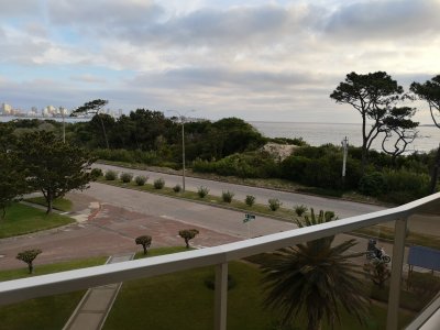 Alquiler de apartamento en Punta del Este, Mansa, frente al mar