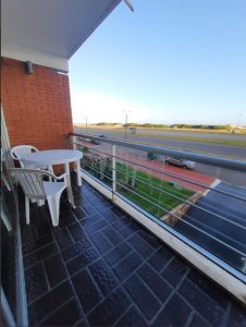 Venta y Alquiler de apartamento en Punta del Este, frente almar