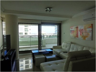 Espectacular Torre en Punta del Este, Venta y Alquiler de Apartamento a metros de playa brava con todos los servicios