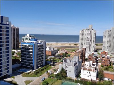 Apartamento en alquiler temporal y venta  en Punta del Este, cerca de la playa con servicios