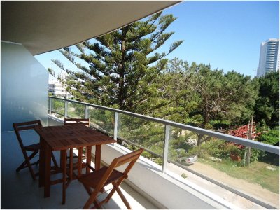 Apartamento en venta y alquiler temporal en Punta del Este, zona Brava - Con servicios