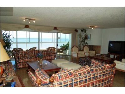 Venta de Apartamento en Punta del Este, con espectacular vista en 1era fila brava