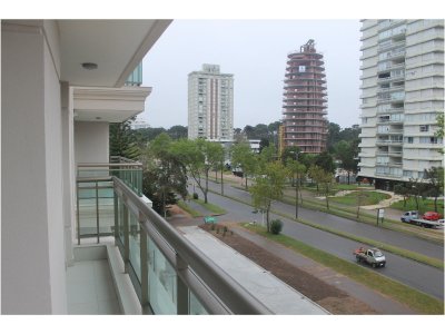 Apartamento en Alquiler temporal en Punta del Este, Roosevelt próximo al Shoping