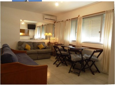 Apartamento en Punta del Este, Península, a pasos de playa mansa, brava y Terminal