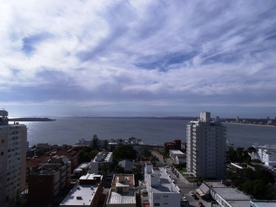 Alquiler de Apartamento de 1 dormitorio con garage en centro Punta del Este, Península 