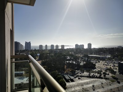Apartamento en venta en Punta del Este, zona Roosevelt, próximo al Shopping