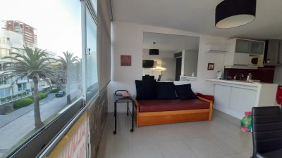 Apartamento en Alquiler temporal Punta del Este, Península, muy luminoso, reciclado, 1 dormitorio. NO SE ALQUILA ANUAL