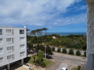 Apartamento en alquiler de temporada a pasos de playa mansa, Punta del Este *2 dormitorios