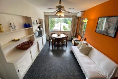 Venta de Apartamento en Punta del Este, Edificio frente a la mansa