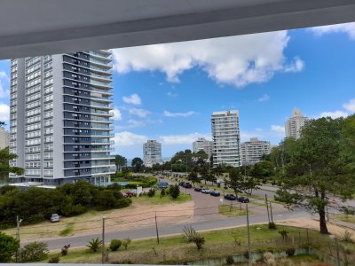 APARTAMENTO en PUNTA DEL ESTE, ZONA BRAVA