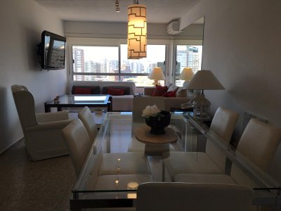 Apartamento en alquiler en Punta del Este, Península, a pasos de Gorlero - 3 dormitorios