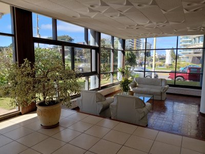 Apartamento en alquiler ANUAL U$S 600 mensuales con gastos comunes incluidos