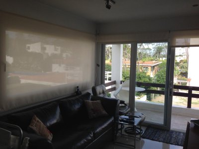 Apartamento en Alquiler de temporada de VERANO en Punta del Este, Pinares , Edificio frente al mar