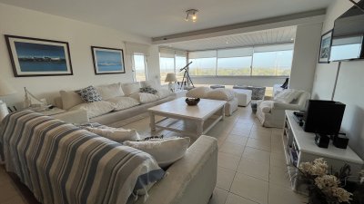Alquiler de Apartamento en Punta del Este, frente a la brava