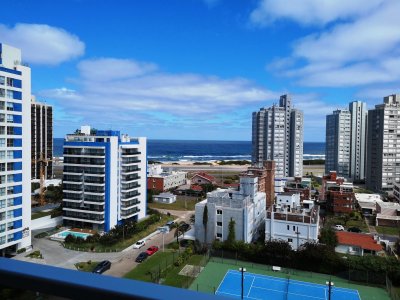 Alquiler de apartamento en Punta del Este, zona de playa brava
