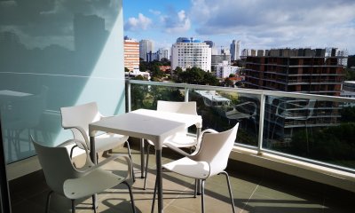 Apartamento en Venta y Alquiler INVERNAL en Punta del Este, brava a 1 cuadra del mar
