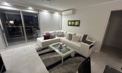 Venta y Alquiler de Apartamento en Punta del Este, Mansa, Complejo frente a la playa