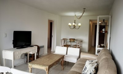 Venta de Apartamento en Punta del Este,  Avda Chiverta a metros de la playa brava y mansa