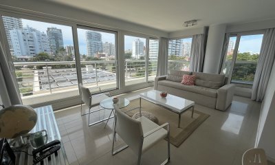 Apartamento en Venta en Punta del Este, mansa  a metros del mar