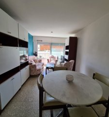 Apartamento en venta en Punta del Este, en torre en Peninsula, 1 y medio dormitorio con cochera, a menos de 100 mts playa brava