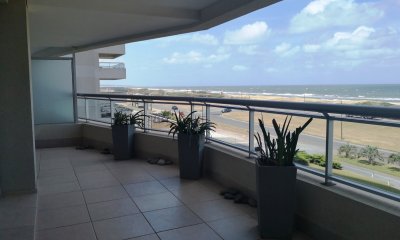 Punta del Este, Primera línea en Brava - Venta  y alquiler de Apartamento  3 dormitorios