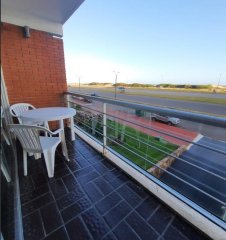 Venta y Alquiler de apartamento en Punta del Este, frente almar