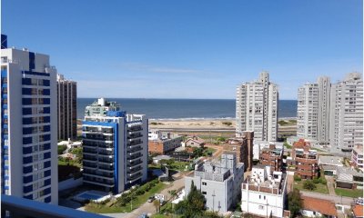 Apartamento en alquiler temporal y venta  en Punta del Este, cerca de la playa con servicios