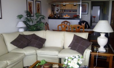 Venta y alquiler de apartamento en zona de playa Mansa *3 dormitorios
