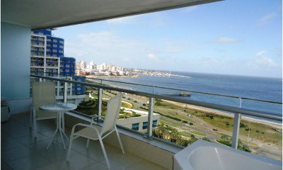 Apartamento en Punta del Este, Mansa a metros del mar