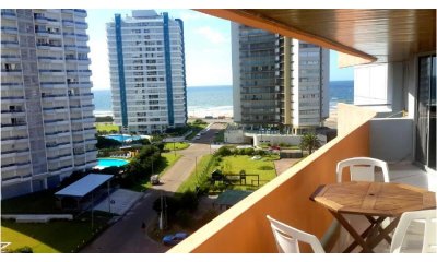 Apartamento en Alquiler a metros de playa brava, con todos los servicios