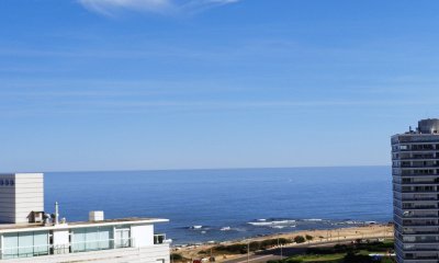Apartamento cerca de playa brava. Excelente Torre con muy buenos servicios
