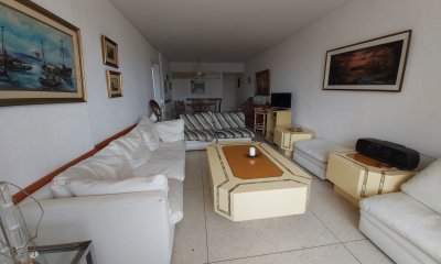 Apartamento en Venta y Alquiler en Punta del Este, Península, Céntrico, piso alto con muy linda vista despejada
