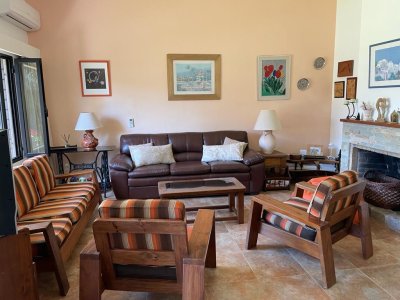 casa en alquiler de temporada  en punta del este, mansa a pocas cuadras del mar - gor26419c